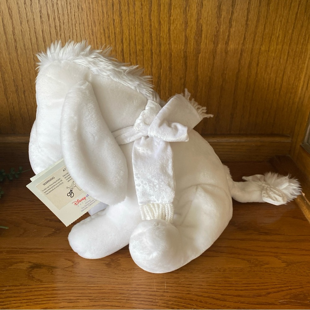 BRAND NEW!!~DISNEY STORE EXCLUSIVE~EEYORE WHITE SNOWFLAKE PALS~WINNIE THE POOH